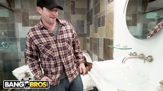 Sexy - Thicc Black MILF Victoria Cakes Fucks The Plumber