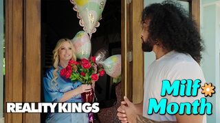 Real Sexy - Blonde MILF Jenna Starr Just Wants A Big Hard Dick To Ride For Mother's Day