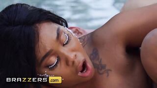 Curvy model Ms Yummy took photographer's dick after