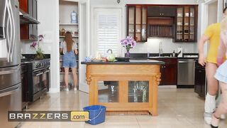 Sexy Cleaning Lady Jenna Starr Uses Her Amazing Curves To Lure Seth To Fuck Her - Sexy