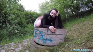 Public Sex Alessa Savage Gets Creampied Outdoors