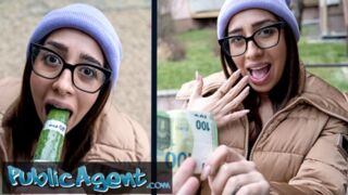 Public Sex Ale Danger demonstrating how far she can deepthroat a big fat cock