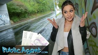 Public Sex – Cutie with an outrageously sexy body fucks