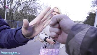 Public Sex, British tourist Gina Varney sucks Czech dick