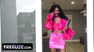 FreeUse Real Estate Sex: Jezabel's Secret to Success is Letting Clients Fuck Her Tight MILF Body