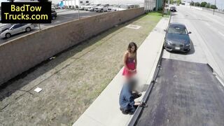 Real babe blows truck driver for free tow