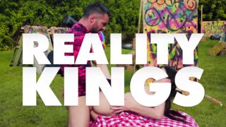 Phat ass Cali Carter loves deep anal - Reality Kings