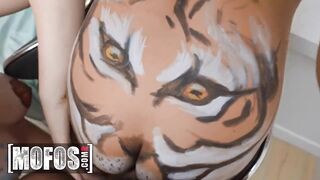 Stunning Yumi Sin Samantha Reigns Go To Charles Deras House To Masturbate In Front Of Him - Sexy