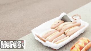 Shaynna Lover Takes The Hotdog Vendor Jordi ENP In An Abandoned Place To Do Naughty Things On His Hotdog - Sexy