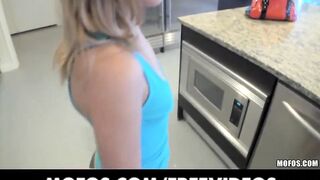Amateur blonde Jonni Hennessy gives her man birthday sex