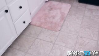 Sexy Ebony real estate agent sucks at her job