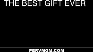 Hot Stepmom Carmela Clutch Gets Special Gift From Her Stepson And Lets Him Screw Her - StepMom