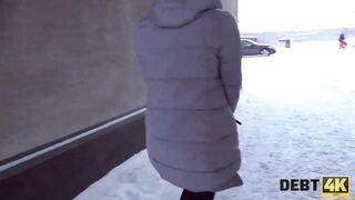 Debt4k. Hottie Calibri Angel blows Agent in his car and lets him anal inside