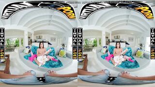 VIRTUAL PORN - Birthday Surprise For Petite Teen Xxlayna Marie