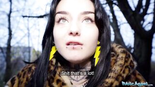 Public Sex French babe Crystal Cherry outdoor blowjob and big dick pov