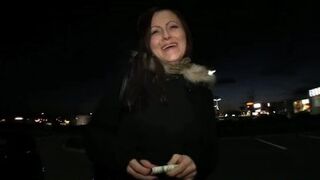 PublicSex Belinda given a creampie a public car park