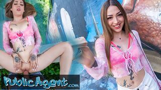 Public Sex - Colombian sex worker in Europe with tight body and tattoos agrees to sex outdoors