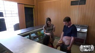 Hot Porn - Zwei freche Teenager teilen sich einen Hotdog