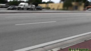 Milf Hunter - Bushaltestelle Mama wird abgeholt